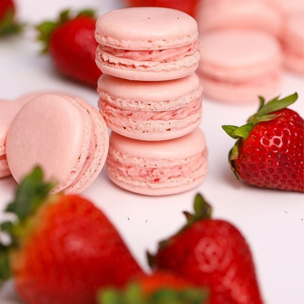 Strawberry Macrons